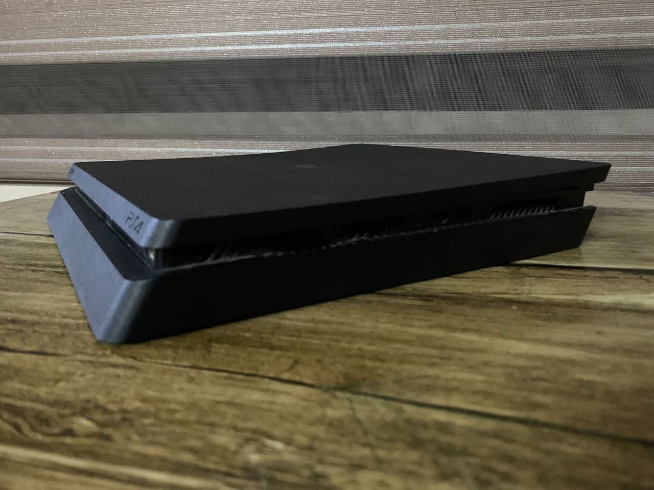 🎮 للبيع بلايستيشن 4 نظيف جدًا – بغداد / السيدية 🔥

إذا تدور على PS4 مرتب وما بي أي مشاكل، فهذا خيارك 👌

✅ الجهاز نظيف جدًا ويشتغل 100%
✅ سعة الجهاز: 500GB
✅ 3 جوستكات:

* 2 أصليات
* 1 تجاري
    ✅ كل جوستك وياه شاحنه الخاصة
    ✅ الأقراص كلها شغالة وما بيها أي عطل

🎮 الأقراص:

* GTA V
* PES 2018
* Rocket League
* Minecraft
* FIFA 23
*PES 2020
💵 السعر: 250 الف قفل 🔒 

📍 العنوان: بغداد - السيدية

📲 للتواصل واتساب فقط:
***********

البيع للجادين فقط، وأي استفسار راسلني واتساب.
