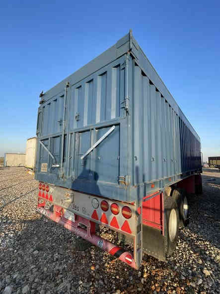 سلام عليكم مقطورة للبيع عمل الجرف الطول 9.٢٥ الشاصي 14 اوكراني اتلث دناكير +دنكير صينيه هوك سلايت دناكير 14مربع باج بنطرون من الصينيه للذيل اجناب ارتفاع 180 هوى وكهرباء فول جديد عوزها بس تايرات 
الاستفسار والمعلومات الاتصال على الرقم 
***********
