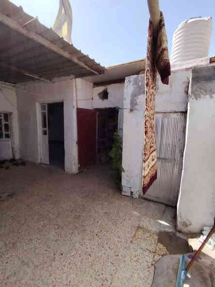 يـــاالله
بيع مستعجل 
بــــيــت لــلــبـيع مــــساحته 165متر 
غــــرفتين +صـــــالة +اســـتقبال +مطبخ +تخاريج 
قـــريب على الشارع يبعد عـــــن شارع 50متر 
بيت نضيف ومرتب مثل ماواضح بالصور 
كافة الخدمات متوفرة 
#العنوان شارع المطار القديم قرب مخبز المختار قريب على الشارع المعمل 
السعر29وبي مجال 
للاستفساراكثرالاتصال على الرقم ***********☎️
