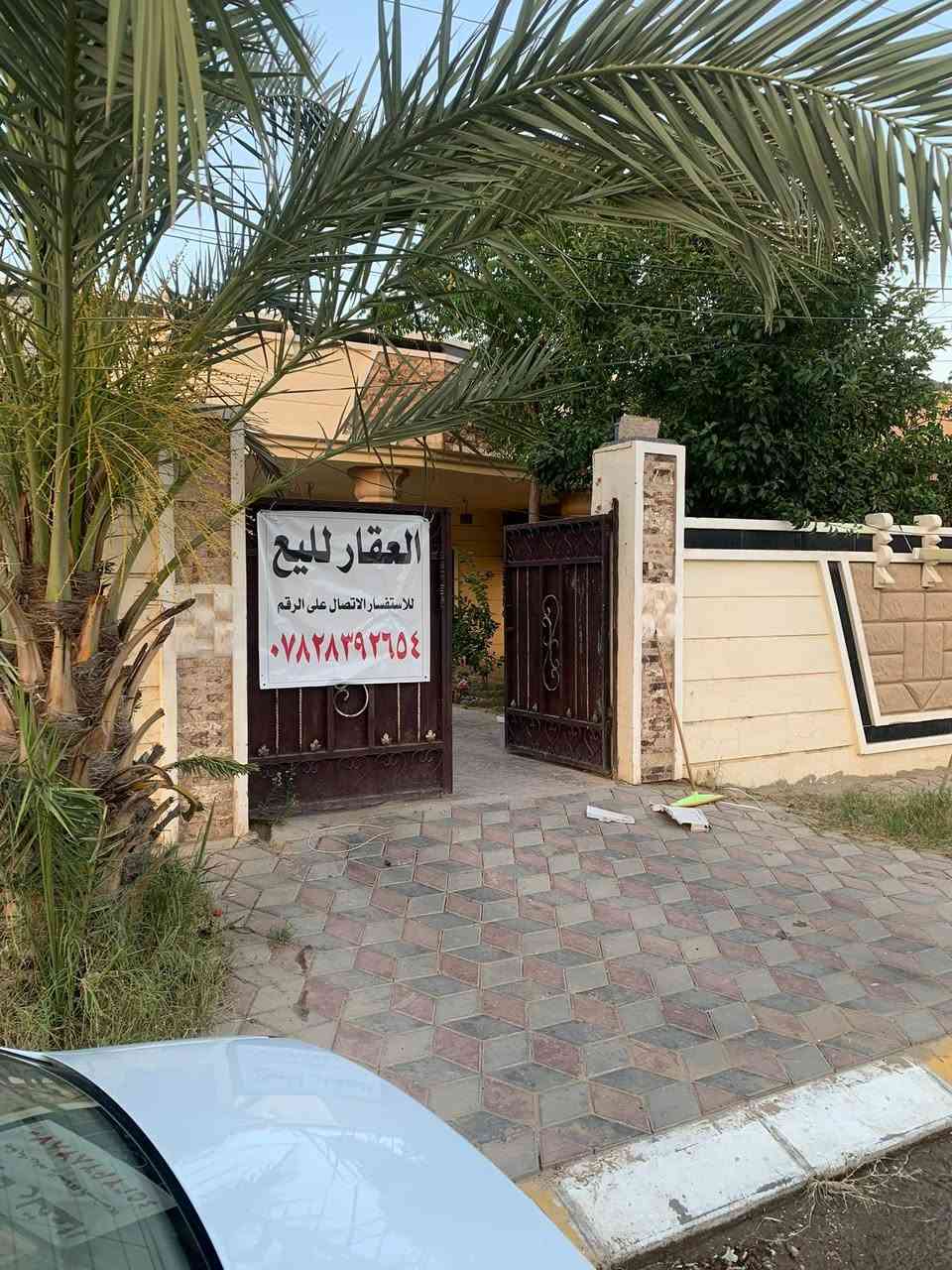 بيت 300م القادسية شارع المستشفى العسكري الفرع المقابل لمدرسة البارودي بنات
مدخل الفرع من جهه على شارع المستشفى والجهة الثانية على الاربع شوارع
4غرف نوم
3 مجاميع صحيه
مطبخ مع الكاونتر تفطال
استقبال 7*5
حديقة ممتازة 
السعر 210 قابل للتفاوض
***********
