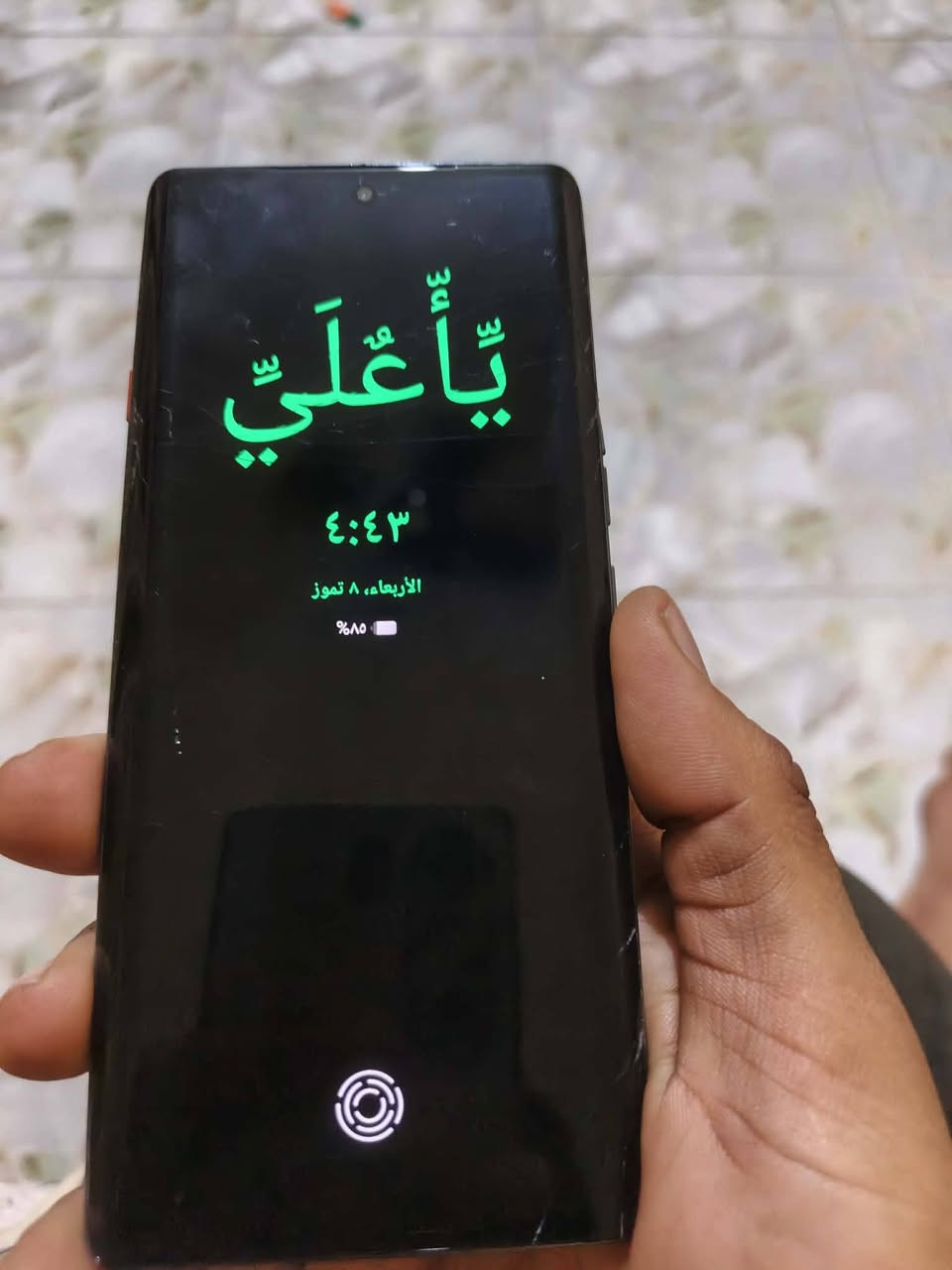 كامون 40برو  شاشه بيه ظربه ول كامره مو واظحه  سعر 200وبيه مجال *********** فقط بس واساب
