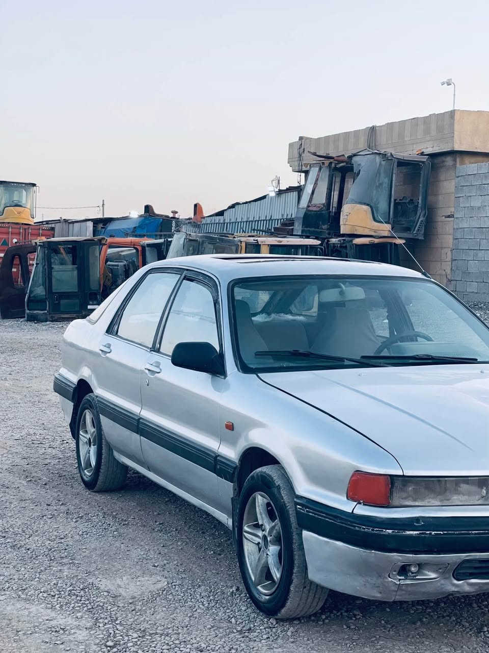 كلاند مستيبوشي ١٩٩٢
رقم نينوي تحويل وكالة بشرط 
گير محرك جديد 
بي طخة خفيف بالجاملغ امامي 
سعر 20 بي مجال 
عنوان ناحية قصروك تابع شيخان 
رقم تلفون *********** شيخان, نينوى
