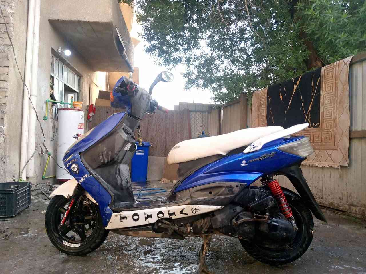 سلام عليكم دراجه سكنس فحل لبيع ياباني شغاله نص نكره سلف وهندر وكهرباءيتها كلها شغاله  كامله وكفراتها بلاديه انضاف ومحركها بلادي نطيف مامفتوحه ابد بلاديه ناعمه خرسه ماينسمعلها صوت شلعه ومعدل خير من الله وتأيراتها جدد جاهزه جديده  السعر375. بيها مجال لشراي رقمي *********** متواجد وتساب ورصيد مكاني بشارع فلسطين
