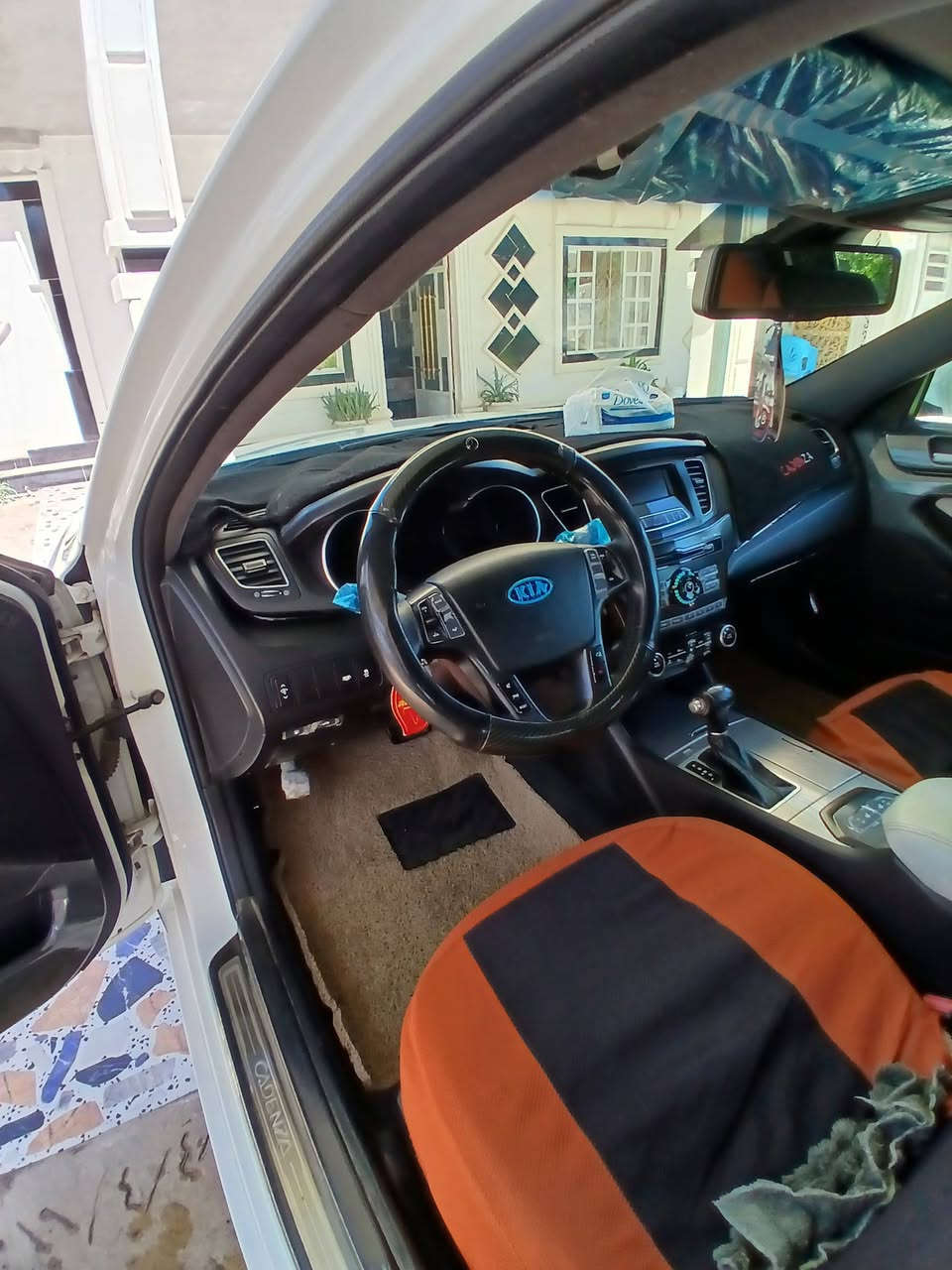 السلام عليكم كيه كادنزا ٢٠١٢ خليجي رقم سليمانيه بسمي السياره جاهزه من كلشي محرك كير صدر تخم تاير جديد تبريد ثلج ❄️ الضرر فقط جاملق السكن المامي وبيها شخط كد شبر فقط وصلحته عل بارد  والباقي كفاله مكاني صلاح الدين  السعر 130 وبيها مجال بصيط ***********
