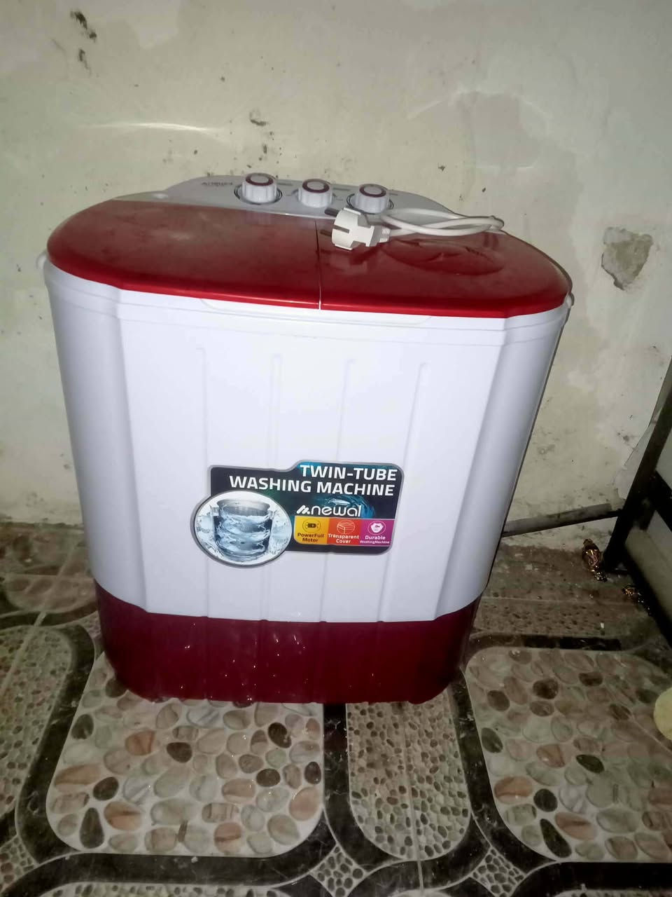 السلام عليكم  غساله اخت جديده مستعمله مره وحده ماداخله اي تصليح سعر 75 وبيه مجال شي قليل الاتصال عله رقم  ***********  مكان كوت
