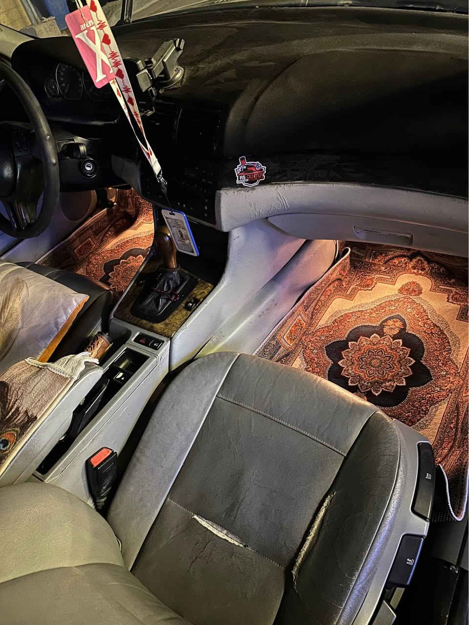 E46 موديل 2003 رقم مشروع وطني
السياره عليه ادامه وهزه كامل 
مكينه 3000 دبل فانوس بحالة جيده
كير zf اوتوماتيك بحاله جيده
كهرباءياته كله شغاله
اي تفاصيل اخره اتصل 
***********
مكاني بغداد الدوره
او حي البنوك
او مرواس بسياره ستخدام يومي (مكينه زغيره) بغداد, العراق
