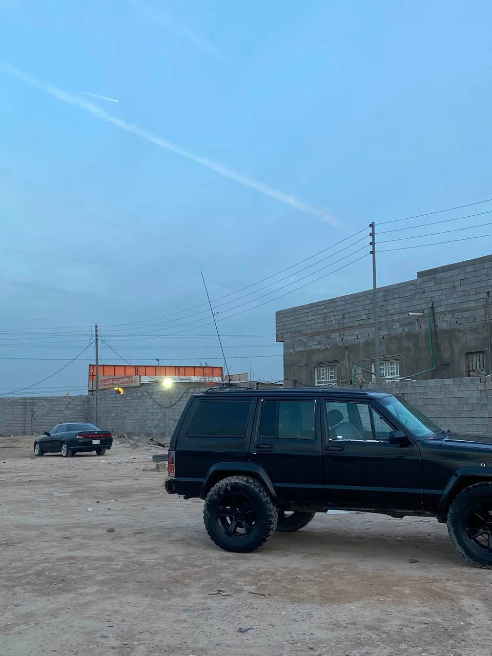 جيب شيروكي 1991
مكينه وكير vvti 3000 فيشتين
شاشه اندرويد

عليقها غرامه 100 الف عليك
حداديه نص عمر
كربائيات الغرفه عوزها ترتيب

32 قفل
مكاني البصره خور الزبير

***********
