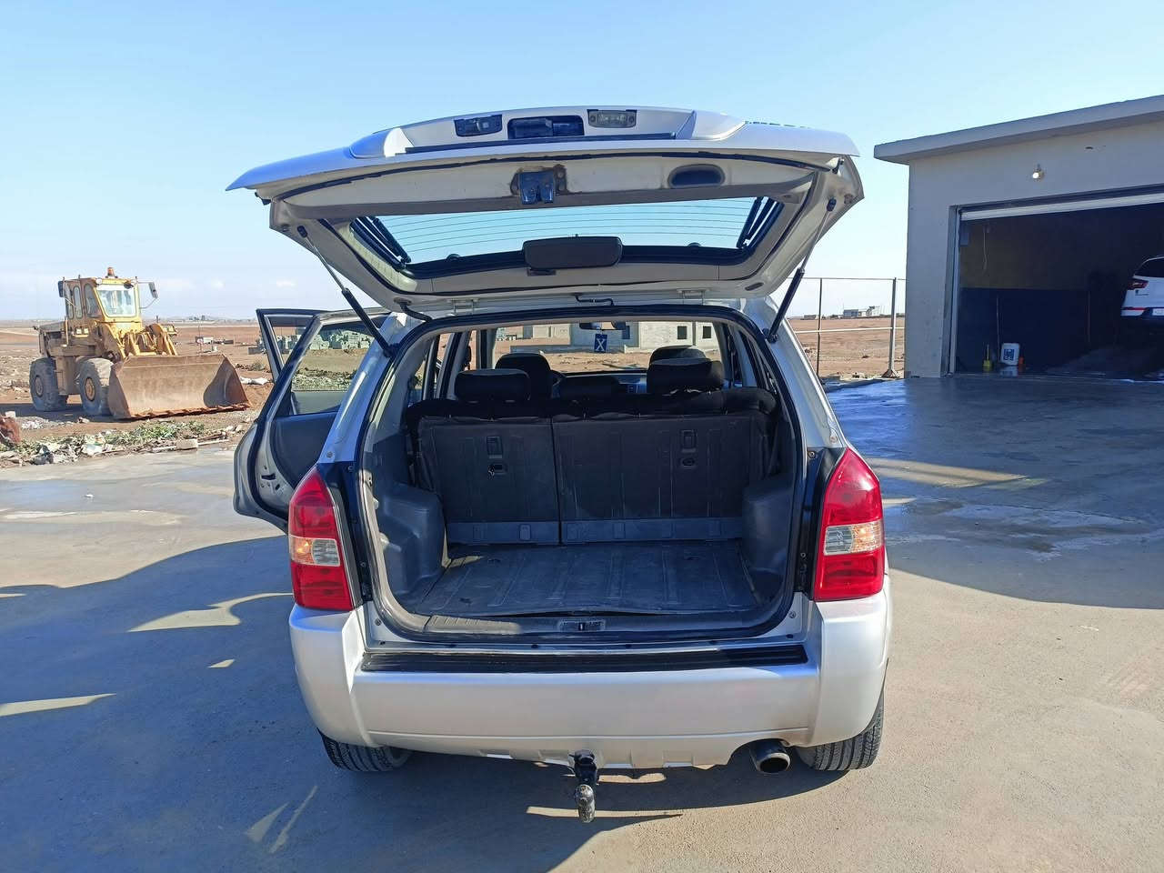 هونداي توسان موديل ٢٠٠٩ محرك ٢،٠
كلين بدون دعم وبدون صبغ شرط
هيكلها حلو على وضع شريكه 
سياره احلى من الصوره دينار مابيها مصرف
سياره رقم وسنويه وهزه جديده حتى ٢٠٣١
سياره رقم دهوك رقم انگليزي كل شي جديد
طقم وصدر وحداديه كلها جديد 
تحويلها نفس يوم اقل من ساعه
سياره مكانها موصل ناحية الشورة
سعرها ١١٨ وبيه مجال
***********
