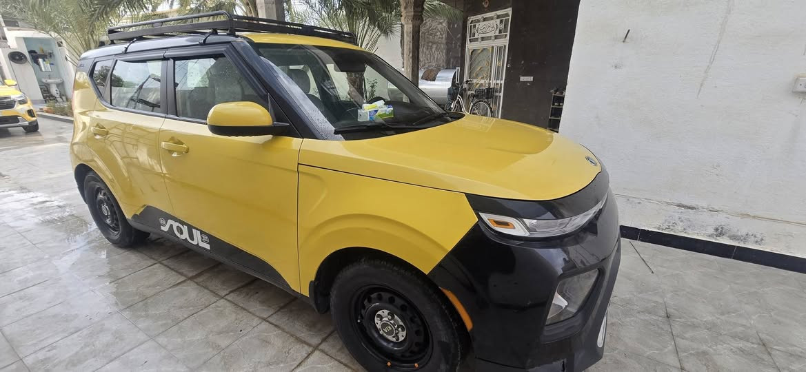 كيا سول موديل ٢٠٢٠ بغداد أنكليزي
لون خردلي بلادي اصفر تريدهة تكسي او تريد ترقمهة خصوصي...
سيارة حلوه مدوشمة وجاهزة
كير ومكينه وصدر وتبريد وتايرات كلهة نظيفة
صور الحادث بالمنشور ونطخت عندي صفحة السايق شخط بارد بعدة ما مصلح ولا مصبوغ
سعرها ١٢٥ ورقة بيع او مراوس 
عنواني ديالى الخالص حي الزهراء
هاتف...*********** واتساب
هاتف...***********
تعال شوف وأقتنع وبيك خير وتدلل
سيارة وياهة سباية مال شغل على باب الله وربي يرزق الجميع.
