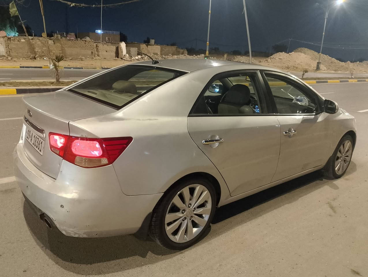 سيراتو 2012 خليجي رقم كربلاء
 بأسمي من الشركه الدوليه بسنته
 محرك 1600 فول مواصفات السعر 97 وبيه مجال بسيط
***********
كربلاء مكاني
