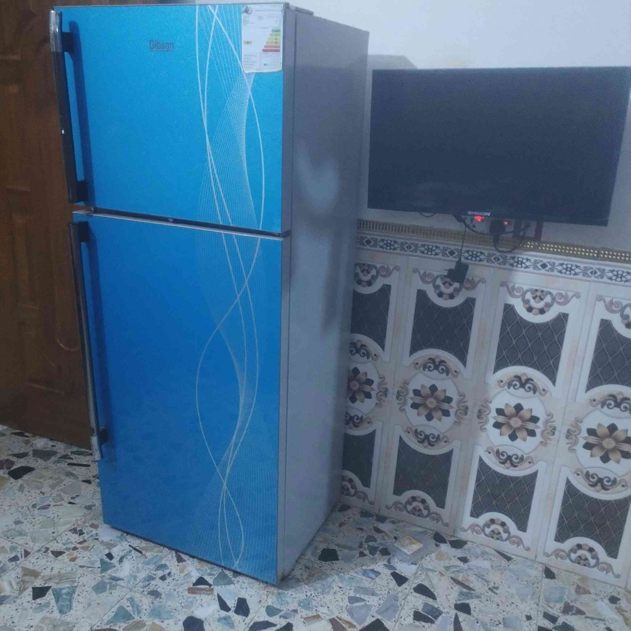 ثلاجه للبيع شغاله فول تجميد علفحص نضيفه حيل جديده حجم 20 قدم حجم كبير شراي يتصل ***********

