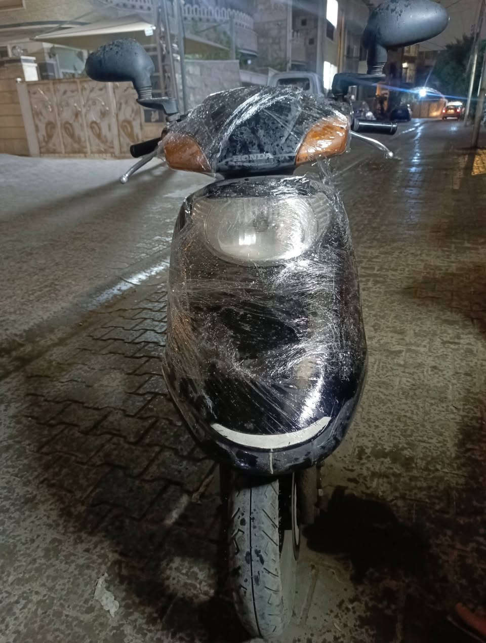 سلام عليكم سبيسي ياباني للبيع دراجه شغاله بكل وقت تجي تفحص وأشوف بعينك كهربائيات كله  شغاله السعر 300وبيه مجال مكاني بغداد العطيفيه قرب سالم دعبول واتساب***********
