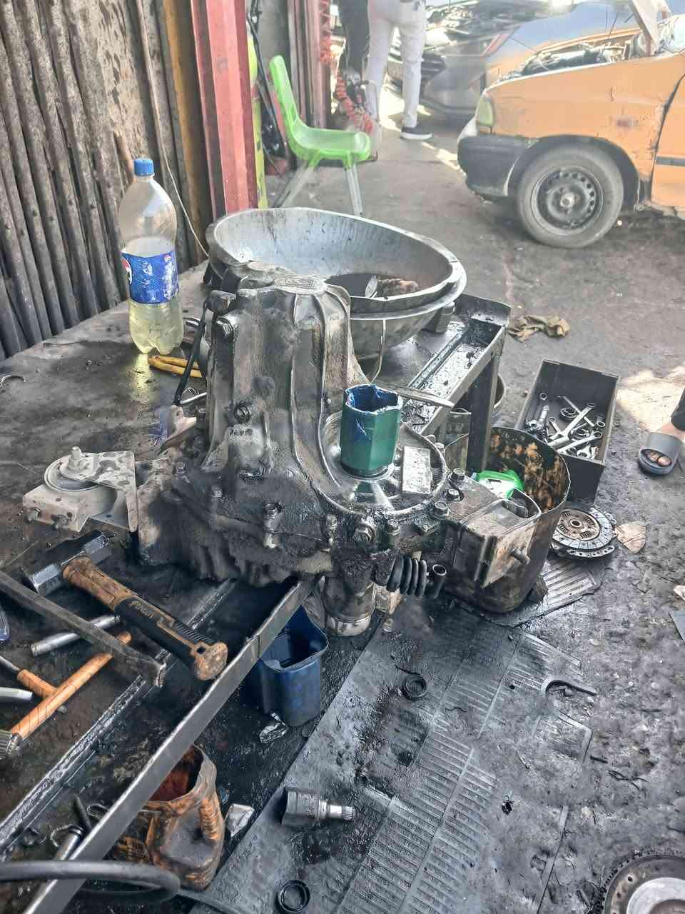 السلام عليكم ورحمة الله وبركاته 
تحية حب  لاخوية ابو فهد الحيالي ولجميع الأخوة الأعضاء 
 تبديل كلج سمند / بيجو ب [ ١٠٠  الف ] يشمل العمل والمواد مع ضمان [ 30 ] يوم 
العنوان الشيخ عمر شارع الاطفائية مقابيل مستشفى الطوارئ بالركن 
***********
***********
#الجميع 
@إشارة
