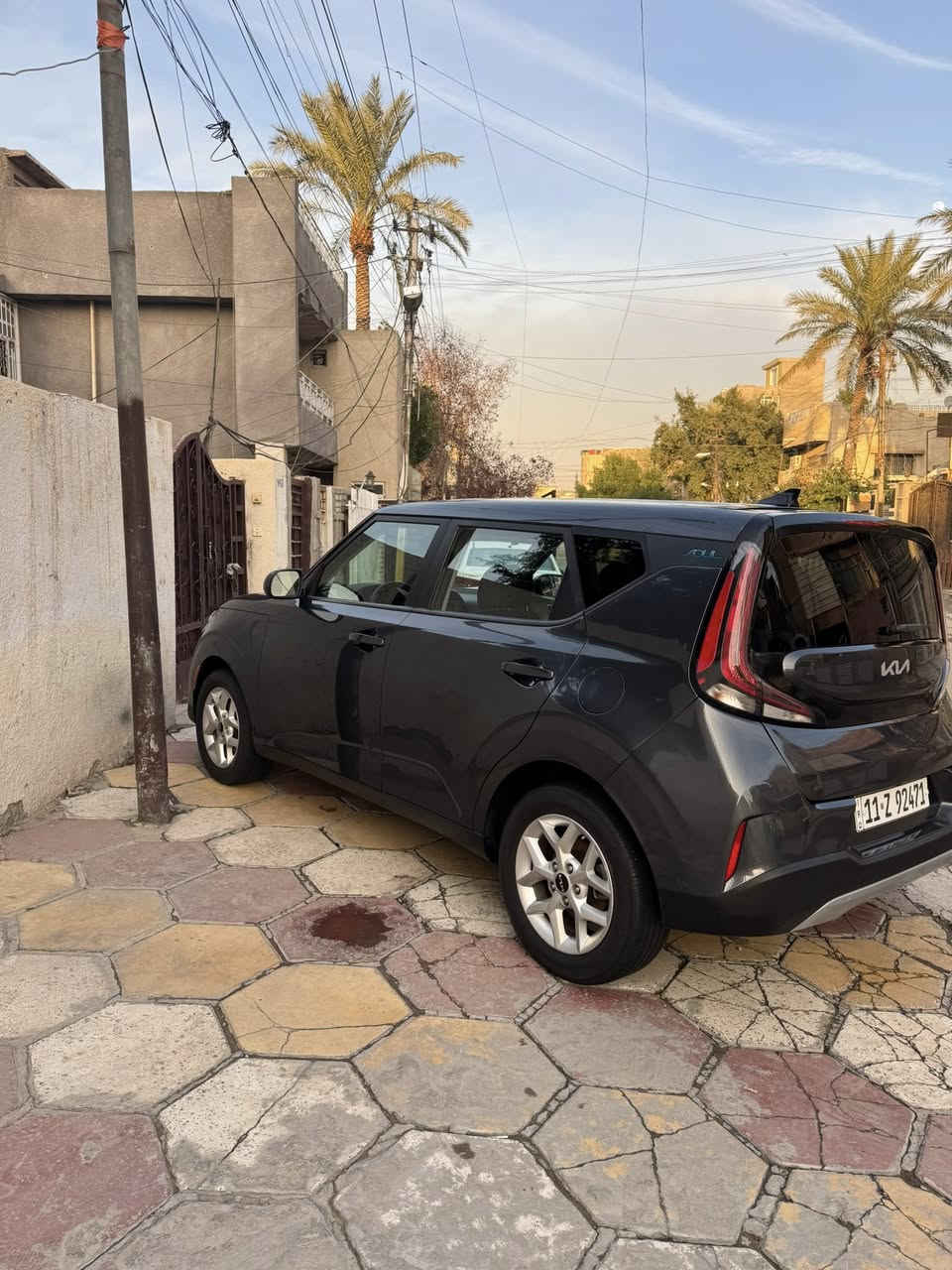 سلام عليكم كيا صول موديل2023 مواصفات تحكم جهتين حاكيه مانع تزحلق شاشه كبيره لمس كامرا دواره رادار امامي وخلفي رادار يمنه ويسره حساس اطارات توقف ذاتي انضمه  قياده حجم المحرك 2000 دوش ماشيه 31السياره بسمي رقم بغداد 
اتصال 
***********
