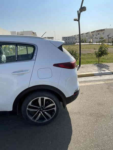 سبورتج ٢٠٢٠ خليجي 
ماشية ٧١ الف كيلو 
من زيرو على ايد وحدة ليهسة 
السيارة جديدة بمعنى الكلمة 
عدا طخة موضحهة بالصور 
السعر ١٩٧ وبيها مجال
*********** بي وتساب
