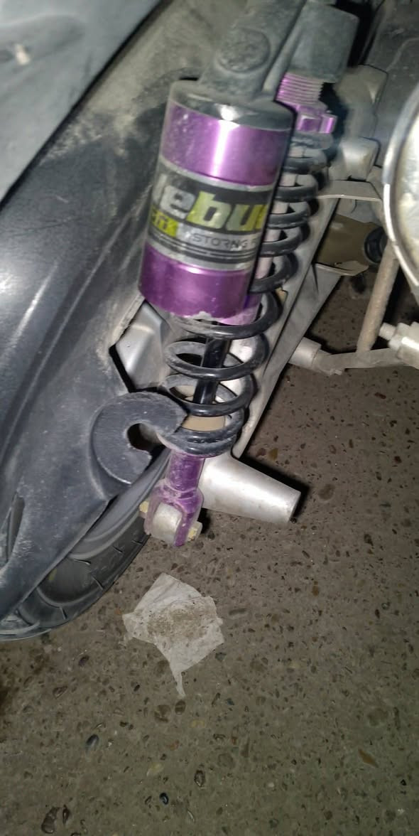 سلام عليكم صالنصه حلزوني و دبلات خلفيه مال سكنس عام و ويل عدله امامي اصلي
مكاني غزاليه 
***********
