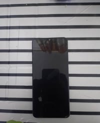 ريلمي نوت 50 • شاشة شوية • ناحية الامام