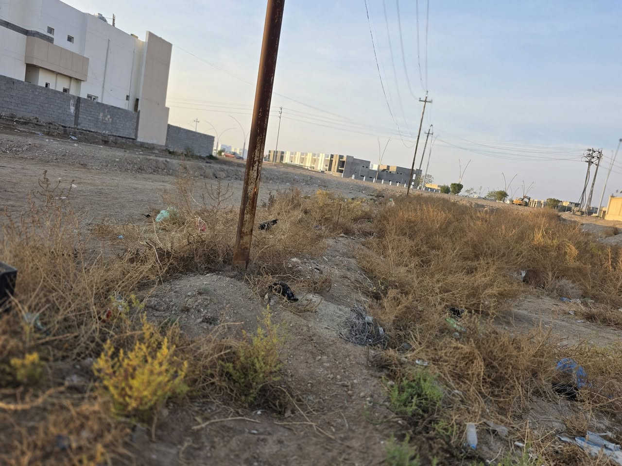 قطعة ارض للبيع
مساحة ٣٢٠ متر مربع 
عرض ١٦ ونزال ٢٠ 
موقع جنب محطة الكهرباء الجديده قرب فلكة المفتول وايضا قرب شارع الرئيسي موقع مميز
وبسعر جدا مناسب 
متوفر ماء وكهرباء وايضا مطلة ع شارع الخدمي جديد ثاني قطعة  موضح بل صورة 
استفسار ***********
