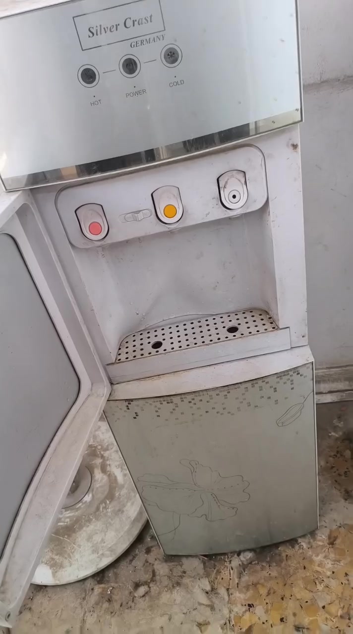السلام عليكم  براد جديد شغال حار +بارد وبي فريز صغير جوه مثل ما موضح بل صوره مكاني بغداد السعر 95 وبي مجال حق الجيه


**إذا كنت صاحب هذا الإعلان وتريد حذفه لأي سبب، رجاءا أرسل رسالة إلى الدعم الفني**