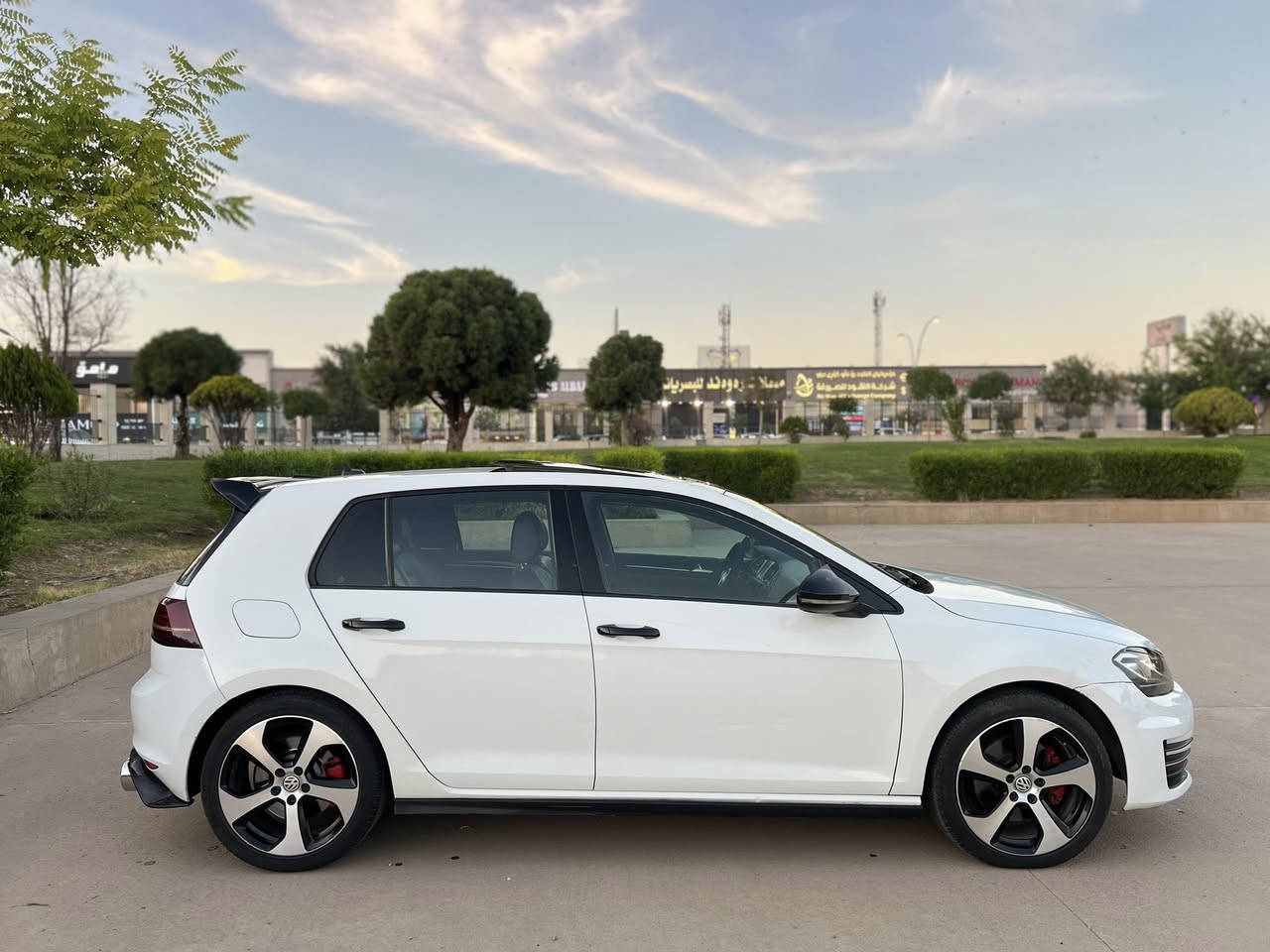 سلام عليكم ورحمة الله وبركاته
2017
Golf GTi mk7 stage1 
مكينه 2000 توربو 
فول مواصفات 1/1 
مراوس بشمالي بدون فرق اريد شي راس براس 
السياره بيه 3 قطع فقط وشويه دواخل وبيه مكانين بارد 
السياره رقم دهوك الجديد 
تحويل وكاله بشرط 
سياره عليه خوش تزويد كلش 
شوته عطاس 
وعليه داون بايب وبيه بك فاير كلشش حلو ناشره بل صور 
حلوك صالنصه كورسا 
📍السياره مكانه اربيل 
سعره : 125وبيه مجال كلش بسيط 
والي يشوف سياره غاليه يلكه الارقه ياربي 
***********📞
