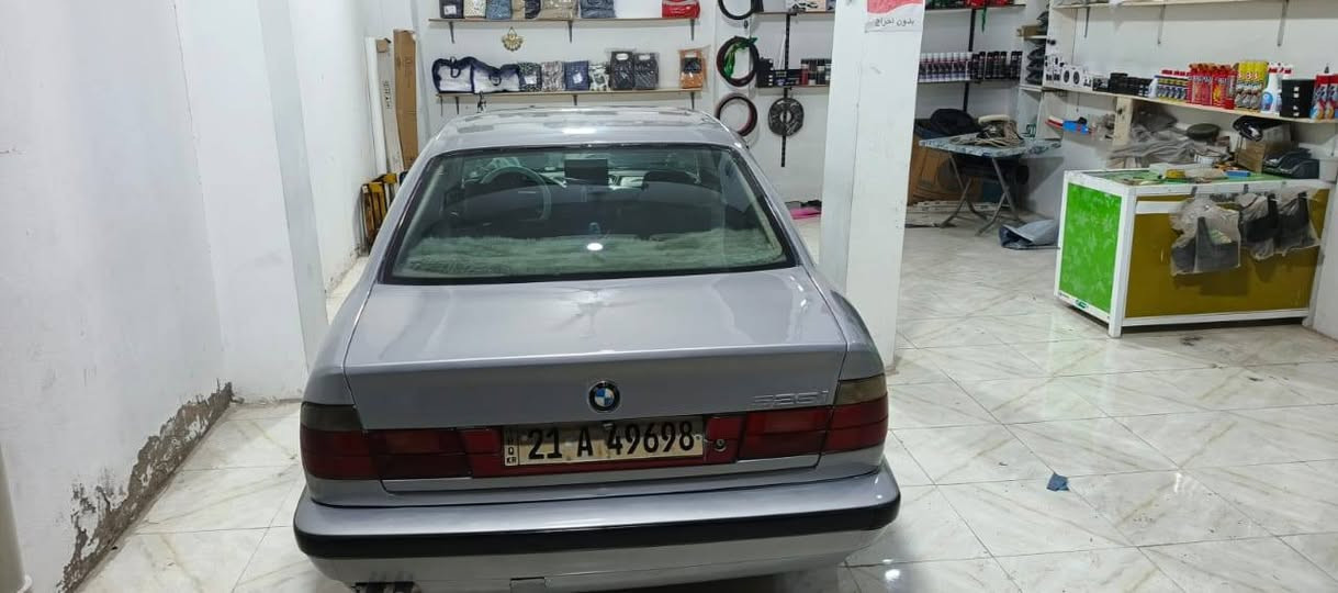 سلام عليكم بي ام  موديل 91 رقم سليمانيه الجديد سنويه ل2029 
حجم 525اصل مسكر عدله
كير اوتو
فتحة قماره
سنتر لوك جام 4كهرباء
داخل جلد لون صحراوي
شادله سستم صوت وشاشه وكامره
تبريد ثلج قطعتين سياره جاهزه وخير من الله صبغ جديد سعر 55وبيه مجال مكان واسط 
***********
