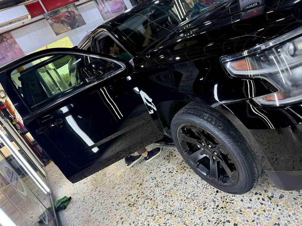 السلام عليكم تاهو موديل 2016
*أدوات دخول جديد 
*مواصفات السياره LT 
"ملكي كشنات جلد 
كشنات تدفئه تبريد
"سلايت روف 
"شاشه كبيره 
"كأمره دواره 
"مري شفط جنطه شفط
"رادار امامي
"سياقه ذاتيه
"تحكم جهتين 
"تشغيل عن بعد
"تبريد ثلج 
 ويل كب كروم
"السياره فول ماناقصها شي 
"جديده على وضع الشركه
"السعر165 مكان السياره (بصره)
الحادث سرقه الجاملغات الأماميات وتبديلهم بأصليات ونفس اللون
الاستفسار ***********
