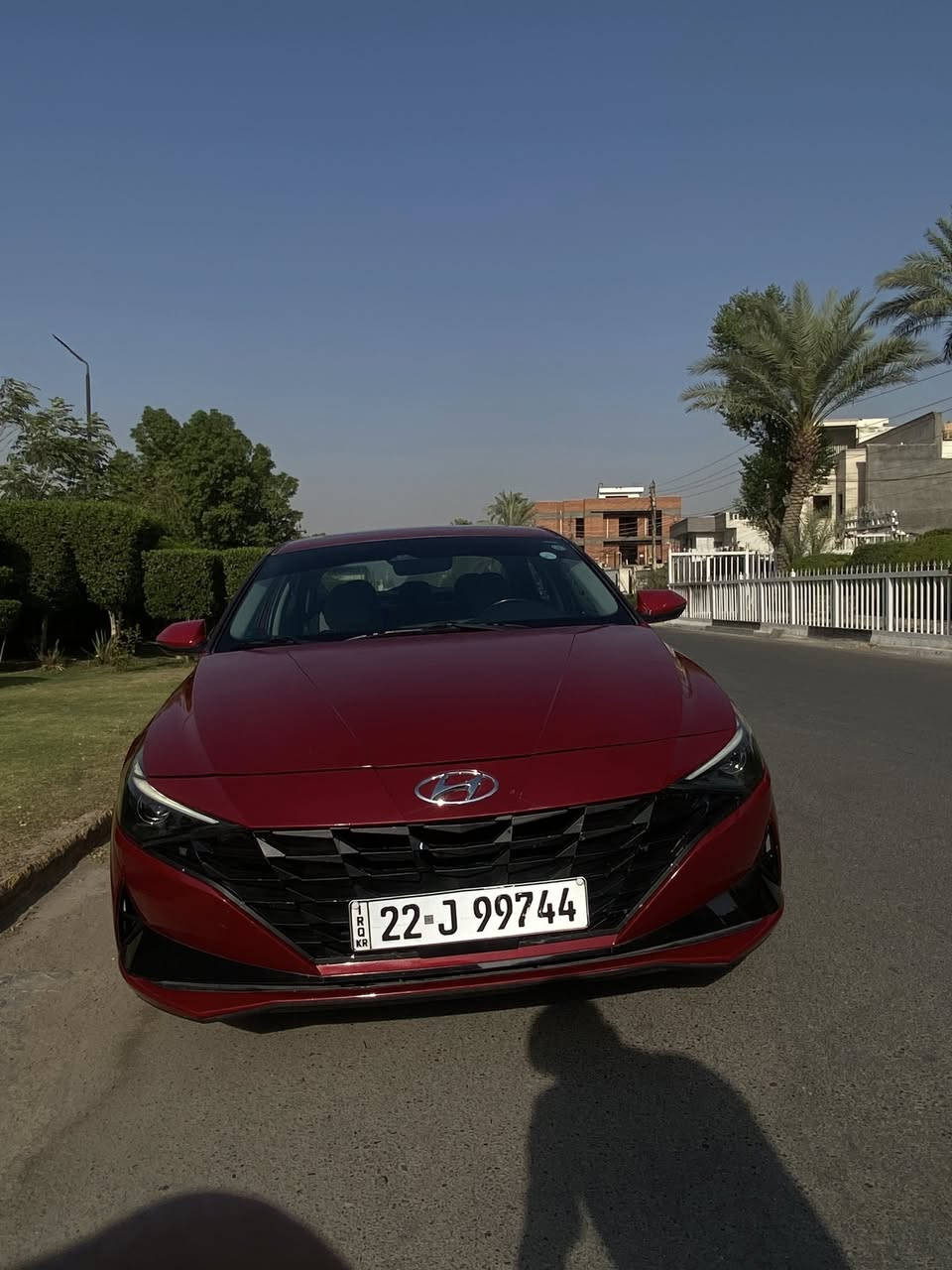 � للبيع | هيونداي إلنترا Limited – فول مواصفات (أعلى فئة)
📍 المكان: بغداد-علي الصالح
مكينه:2000

✅ 
مواصفات السيارة:

 • الموديل: [2022]
 • كير أوتوماتيك
 • بصمة تشغيل ودخول
 • تشغيل عن بعد
 • فتحة سقف بانوراما
 • شاشة كبيرة + كاميرا خلفية
 • سياقه ذاتيه
 • تحكم سكان (بلوتوث – صوت – مثبت سرعة)
 • كشنات جلد
 • مقاعد أمامية كهرباء ومدفأة
 • شحن لاسلكي
 • حساسات أمامي وخلفي
 • رادارات أمامي، جانبي، خلفي
 • سياقة ذكية (تحديد مسار + تحديد سرعة)
 • نظام أمان عالي جداً
 • أضوية LED كاملة
 • مرايا كهرباء ومدفأة
 • سماعات BOSE
 • إطارات جديدة
بيها 3 قطع جاملغ بنيد وباب مبدلات وبارد بالجاملغ الوره
 • ماشية: [48000mi]
السعر 147 وبيها مجال 
***********
