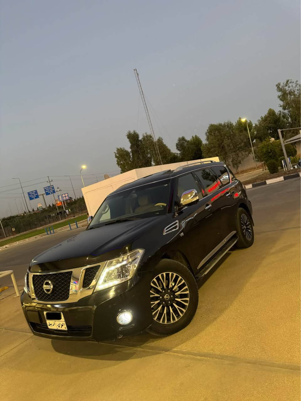 Nissan patrol 
مۆدیل ٢٠١٢ 
دەرەجە یەک فول فول قەپات مواسەفات 
٢ یان ٣ پارچەی بۆیاخە بێ ناو گرتن 
دەبڵ گێر + ٣ شاشە + بەسمە + دەرکە بەسمە + کوشن و سوکان خەزن و کارەبای + رادار +خەتی جادە + ناو زەرد +شاشە گەورە + کەلە شاشە + تەبرید مەرکەزی و سەلاجە +سیستەم فول ECO+٣ ریز کوشن+ دەرکە سەحب جەغ   مواسەفاتی لە ژمار نایە تاخم تایە و ویلی لۆکە 
گێر و مەکینە و کارەبایەتی هەمو قەلبی مەزبوتە و بەشەرت 
نرخی ٢٤٥ وەرەقەیە و مەجالێکی کەمی تێدایە ٨٠ وەرەقەی غرامە لەسەرە دوای مامەڵە دەیگەرێنمەوە گۆرینەوەش دەکەم بە شتێک بە دڵم بێ 
ناونیشان هەولێر 
تکایە هەمو شتێک بخوێنەوە ئەگەر موشتەری تەلەفۆن بکە لە خزمەتم 
ژم*********** أربيل, العراق
