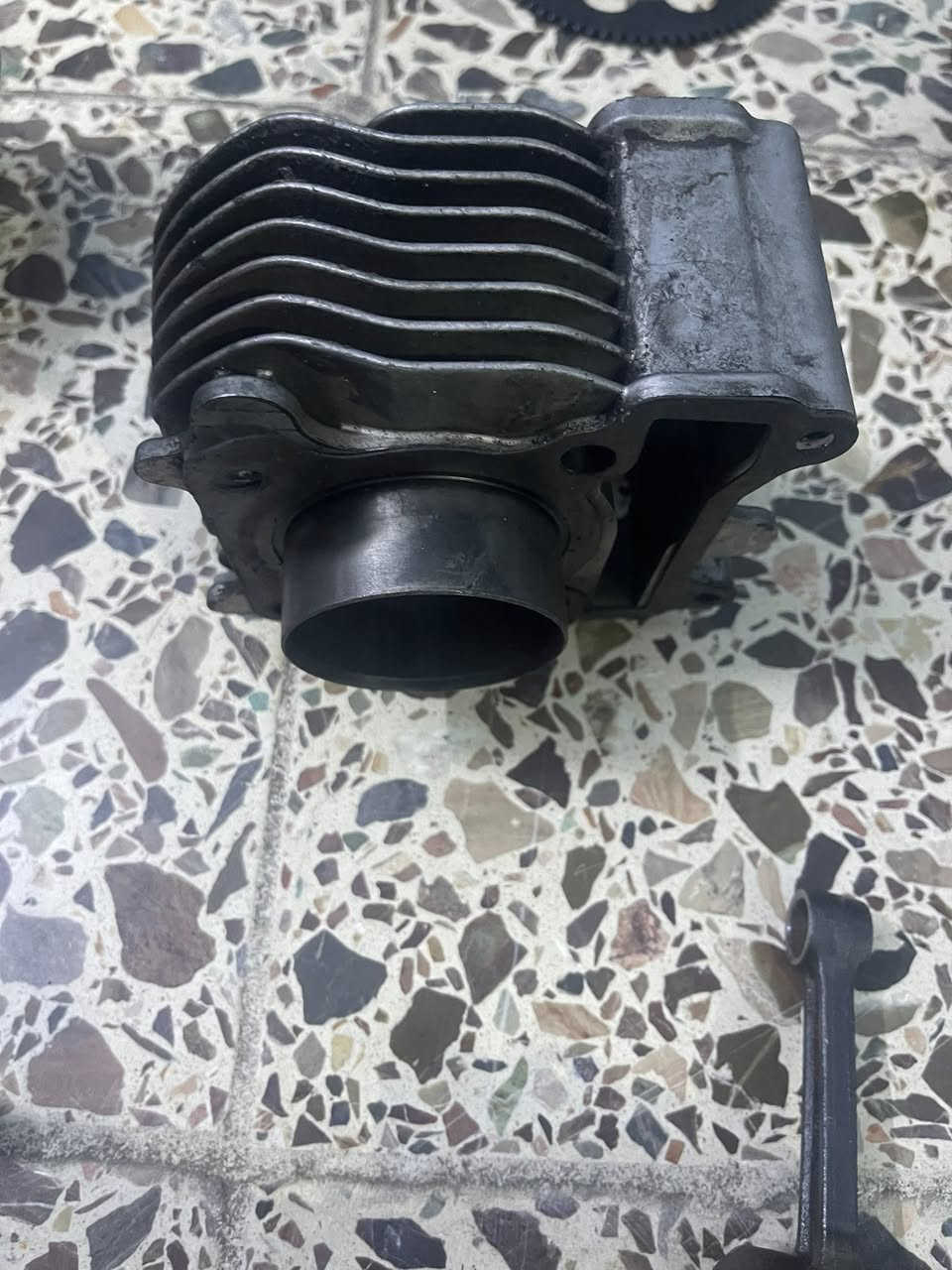 سلام عليكم غراض ماكس ١٢٠
اشاير نفطيات بعدهن جدد ب١٥مال عدله
مازدة مال عدله
ب١٠
شيال ب٢٠
جوزة ب٥
ولفات نوعيه زينه ب١٠
بوشة مشيفه ب١٥
بوشة عادية ب١٠ 
تانكي ب١٥
نص فشكه ب٢٥ نضيفه 
ماشة وسترين ب٣٠
روله او كرنك ب٥٠ مال رمبه تفصيخ
سلف رياضي ٥٥ وحدة ب١٠
حاظنه ب١٥
رقم:***********
مكان:حي البنوك
