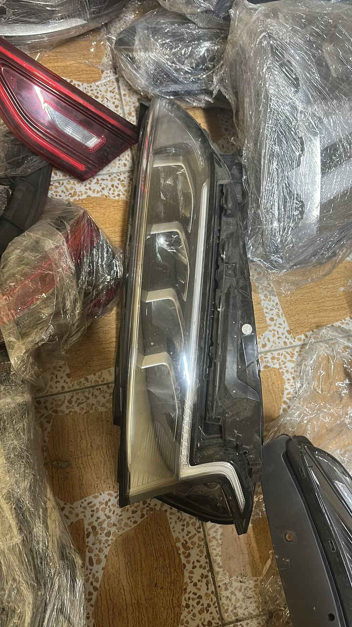 متوفر لايتات كوري فقط  عام  
كي فايف 25 -22
سورنتو 22 -23-24
كرنفال 24-25
النترا 25–24-23-22-21-20
سبورتج من 22-25
K7 20-22
 جملة فقط 
***********
