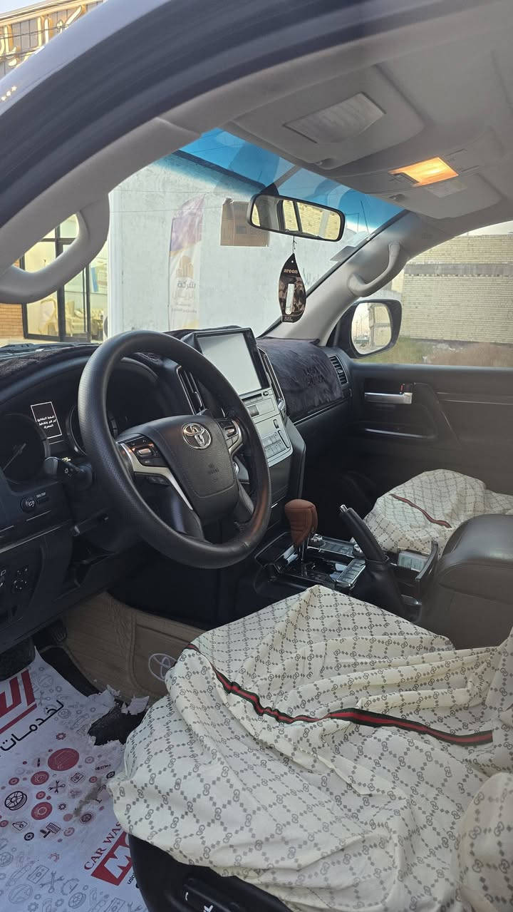 السلام عليكم
لاندكروز ٢٠٢١بريم اصل بسمي تخم إطار دلوب بيها جديد السياره جديده بيها شخط من صفحه اليمين مال خباثة للاستفسار
***********
