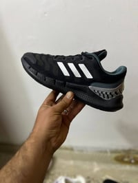 اديداس قياس 43  سعره 25  يوجد توصيل 07723707930
