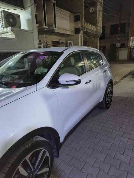 كيا سبورتج 2020 نصف فول بيه صبغ باب الايمن جاملغ الخلفي القماره بيهه بارد السعر 165 وبيهه مجال. ***********
