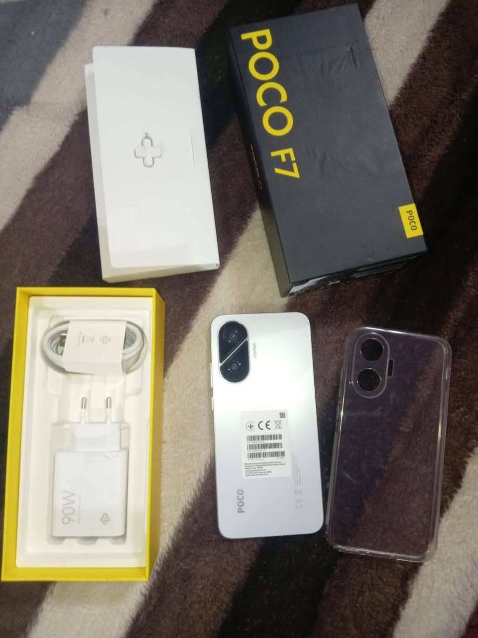 السلام عليكم جهاز بوكو اف 7 
  poco f7
رام 12/256
بيجي 120 فريم صافي 
فئة f خاصة للالعاب
جهاز بعده جديد
مستخدم كم شهر بعده بضمان
رايدة ب 450 اومراوس حسب القناعه
مكاني بغداد
***********
