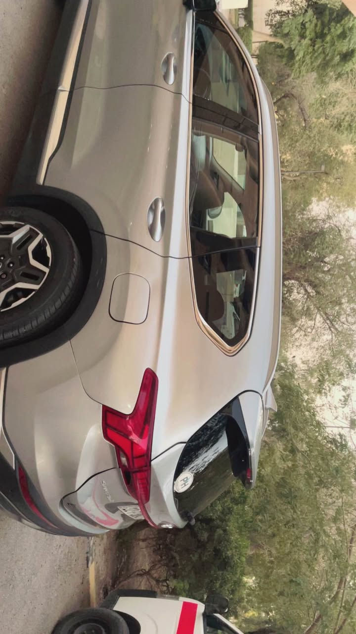 السلام عليكم
 
هونداي  سنتافي 2022 فول الفول اعلى مواصفات 

رقم اربيل الدولي الجديد   

محرك 4 سلندر 2500 تيربو ✈️✈️

باسمي تحويل مباشر سنويه وهزه جديييده 

حادثها :- فقط جاملغ خلفي والمسطره مال قبغ جنطه
جدا بسيييط 

السياره ماشيه :- 34 mi 

السعر209 وبي مجال بسيط 

المواصفات :-
 

1- مفتاح ذكي بصمة + التشغيل عن بعد
(بصمه تشغيل + بصمه ابواب )

2- نظام اوتو بارك

3- كير بنظام الازار المنفصلة الاصدار الجديد ( بيانو)

3- كير ماوس ثانوي لأوضاع القيادة / Drive Mode 

‏Comfort - Smart - Sport 

4- فتحه سقف بانوراما على طول السياره 

5- هاند بريك بصمة 

‏7 - Auto Hold  أوتو هولد

8- خاصية ISOFIX   ايزو فكس قفل الاطفال

9- نظام مانع الانزلاق

10 - نظام نزول المنحدرات.

11 - نظام اطفاء المحرك (A) ذاتيا في الازدحامات لتوفير الوقود

12- شاشة تدعم Apple Car play و Android وبلوتوث مدمج والأوامر الصوتية

14- الشاشة الوسطية حجم كبير 12 انج مع دعم الملاحة بالخرائط GPS وبوصلة للاتجاهات

16-  مخارج شحن USB وتشغيل الميديا

17- منافذ للطاقة كهرباء 12فولت ومنفذ 110 فولت

20- المقاعد الامامية كهرباء + تبريد + تدفئة

21- حساسات ضغط الاطارات 

22- حساسات أمامية / جانبية /خلفية

23-  كامرة اضافية لتقنية منع الخروج عن المسار

24- ميزة التوقف الذاتي للمركبة منعا للاصطدام عند القيادة او الرجوع

25-  المركبة تعيد نفسها للمسار الصحيح عند عدم الانتباه

26- لايت زينون رباعي العدسات بتقنية High Beam الانارة الذكية + LED  نهاري 

28- خاصية دعم الكاميرات عند تشغيل الإشارة الجانبية لرؤية الزوايا العمياء

31- مرآة داخلية بخاصية التعتيم الذاتي 

32- سستم صوت هارمن كاردن 10 سماعات محيطية مع دمام وتويترز 

33-  نظام القيادة الذاتي الذكي في الشوارع المخططة 

34- مثبت السرعة Cruise وميزة التباعد عن المركبات

37- قفل الابواب والنوافذ / خاصية عدم العبث للاطفال

38- القفل المركزي للابواب وعدم الفتح عند مرور مركبة بشكل قريب من السيارة 

39- مقعد السائق خاصية الخزن وميزة الخروج المريح عند الاطفاء

40- ماسحة خلفية حساس /  تشغيل تلقائي عند المطر

45- شفتات رياضية بالمقود

46-  التبريد والتدفئة تحكم شاشة وتحكم يدوي ايضا

49- قبضات أبواب ألمنيوم مع خاصية الانارة ليلا

50- حساس لمس ابواب لفتح وغلق باب السائق والراكب

51- ماسحات امامية حساس / تشغيل تلقائي وسرعة حسب غزارة المطر

52- تبريد امامي خلفي مناخ منفصل 

53- تدفئه + تبريد  الكشنات + 

🔴 سياره جديييييده جدا مناقصها برغي وماتحتاج مصرف ولا ابد كامله وجاهزه 

عنوان السيارة بغداد الصليخ 

للاستفسار :- مكان السياره بغداد الصليخ *********** بغداد, العراق
