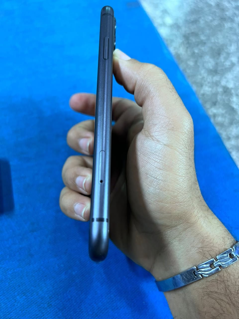 ا
إيفون ١١ عادي 

الجهاز نضيف ما امبدل بي شي وتر ضد المي 

الذاكره ٦٤
البطاريه ٨٥

النوع عربي شرق اوسط 

العنوان بغداد حي اور قرب جامع الفردوس 

السعر ٢٧٥ او بي مجال  
***********
