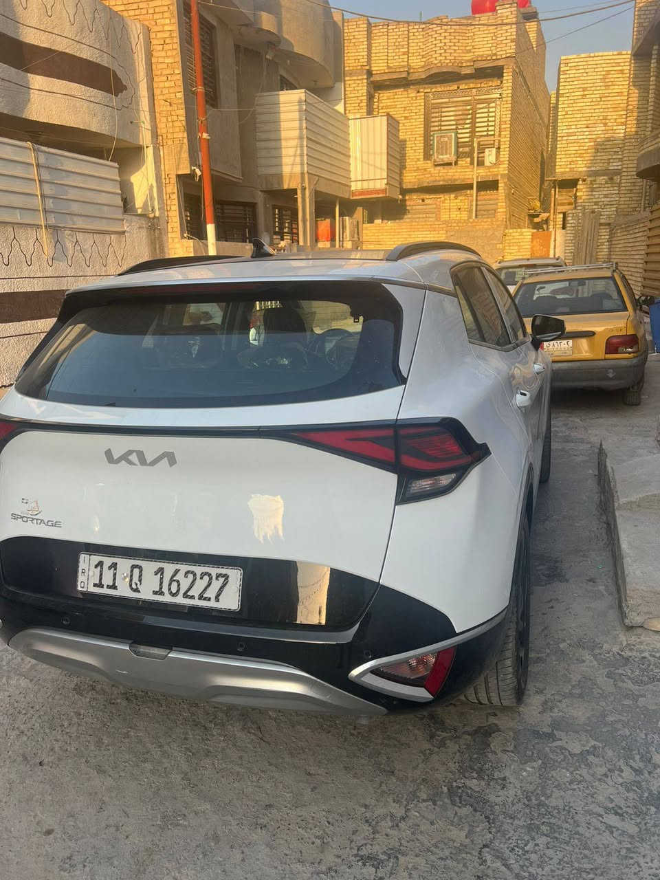 س
سبورتج 25 فول مواصفات للاخير 
السياره مكفوله من كلشي عدا رصعه صغيرونه ولا مبينه واضحه بصوره وشخط كلش ناعم اقل شبر مامبين ابد والسياره جديده كلش واخذتها زيرو وعلى ايدي ماشيه بل 20 وكلشي جديد كاعيات اصليه مشتريهن ودوشمه جديده ومواصفات الفول معروفه سعرها 240 ورقه وبيها مجال لشراي 
رقم ‏‪***********‬‏ وبي وتساب 
مكان بغداد الشعله
