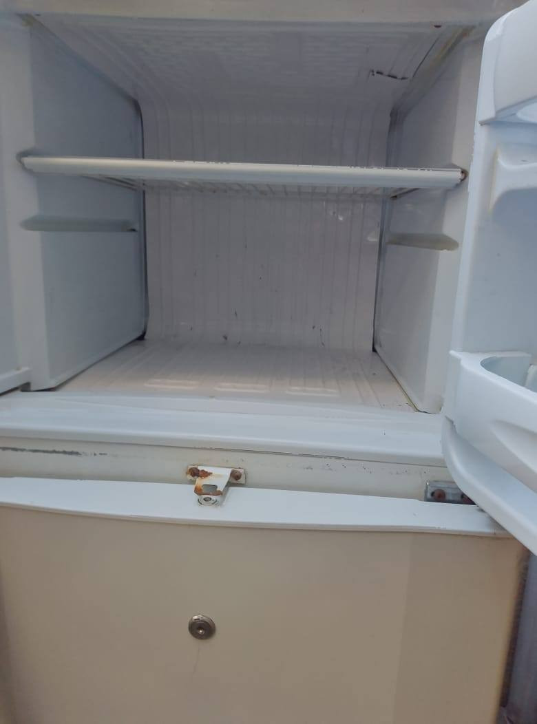 السلام عليكم 
ثلاجه كونكورد امبدل بيه فريز أو كمبريسر أصلي صارله شهرين امبدلهن ثلاجه نضيف اتخبل افحص بالله تأخذه مكاني سبع ابكار السعر 200 أو بيه مجال بصيط متواجد واتساب 
***********
