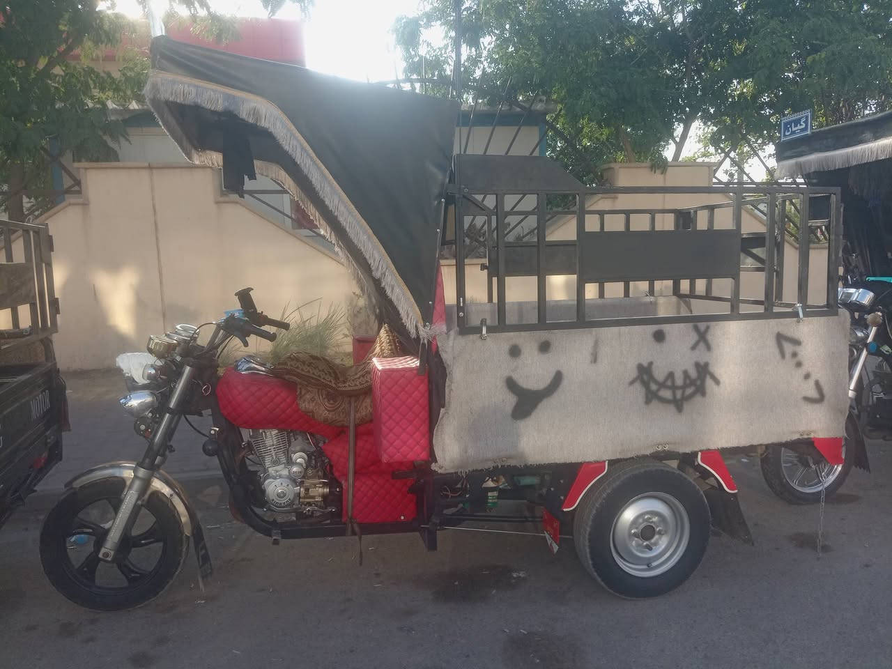 لبيع موديل ٢٠٢٢ محرك ٢٠٢٦ لون اسود نثيه شاخوان تايرات جوبلس جداد تاير ويل جديد سعر ١٦٠٠ بي مجال ***********
