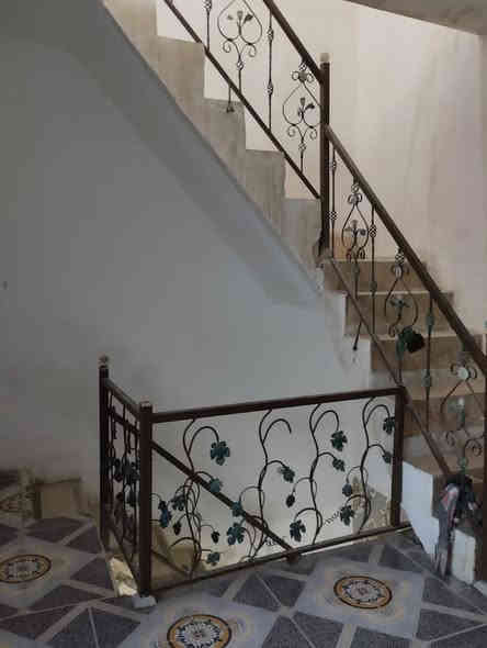 معروض لدينا في المكتب بيت المساحة 100 م إمامي بناء جديد كونكريت مسلح طابقين) العنوان الصالحية خلف قاهر الاسعار ب الفرع عرض الشارع 8 م السعر 170 مليون الاتصال على ***********
