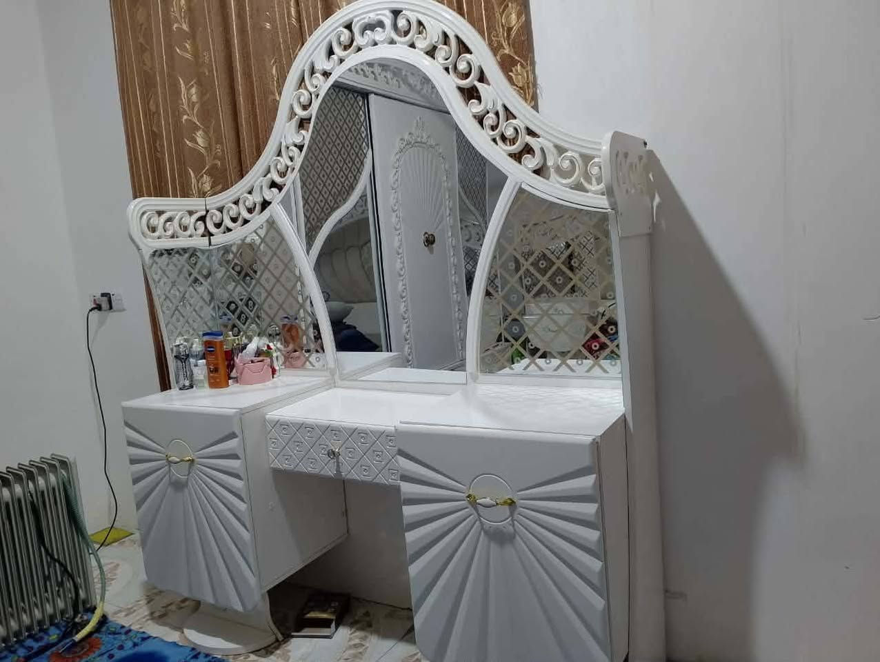 سلام عليكم عندي غرفه 4قطع نظيفه للبيع
سعره 450

العنوان سوك الشيوخ


**إذا كنت صاحب هذا الإعلان وتريد حذفه لأي سبب، رجاءا أرسل رسالة إلى الدعم الفني**