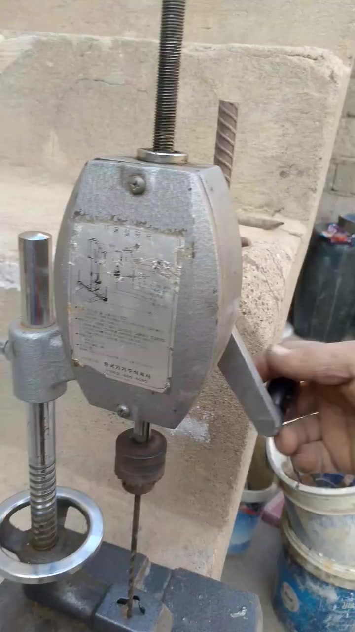 مزرف يدوي شغال
نوع قديم،،سعرو 75 موصل ايمن 
***********
