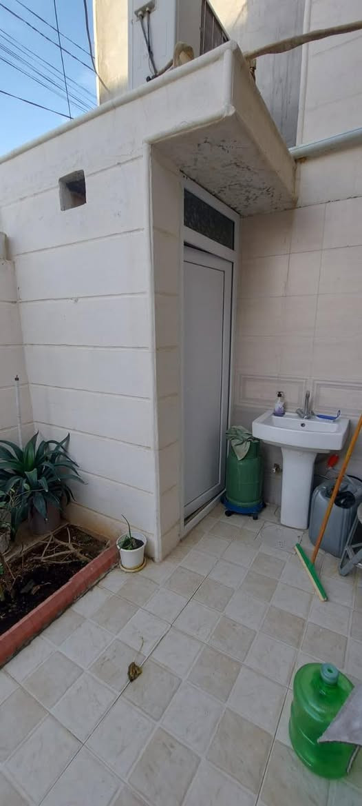 🏘🏘بيت للبيع / ديالى خانقين / داره كوناره زراعي سند 25 كيعان حجي حازم مساحة 112 متر واجهة 6.25 والنزال 18 
فرع مجمع التمار قريب من الشارع 

1 غرفة نوم واستقبال وصالة داخلية ومطبخ ومجمع صحيات داخلي وخارجي ومنور وبيتونة كبيرة 

السعر / 60 بي مجال بسيط 

للأستفسار اكثر اتصال بالارقام فقط 
***********
***********
مكتب فريا موفق للعقار
