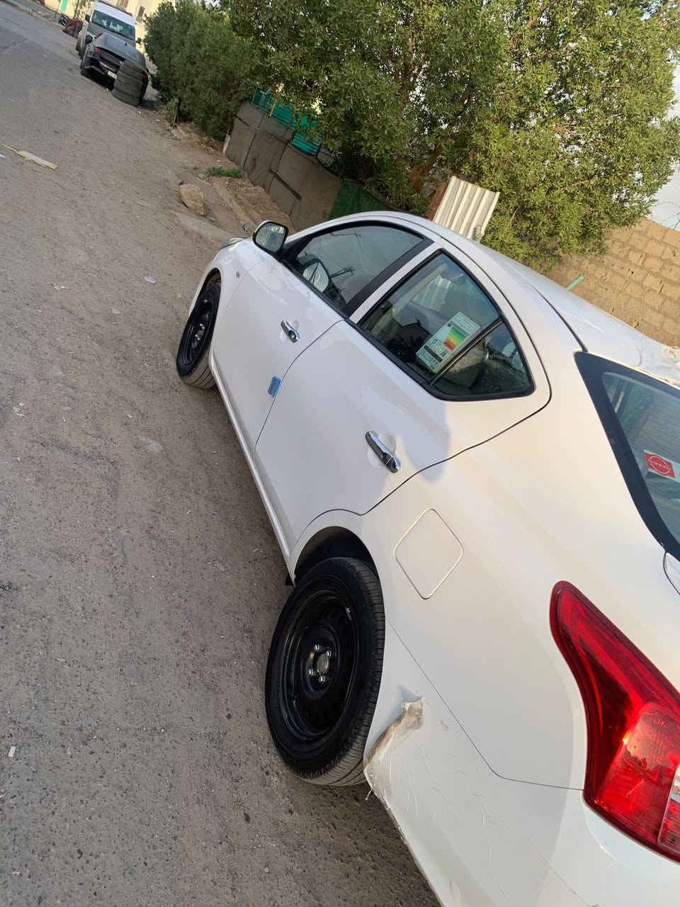 سلام عليكم نيسان صني هندي 2024
ماشية 17 الف 
شركة السور 
مكاني بغداد 
مبدل بيها باب ورة السائق وشوية تعديل يم قبق البنزين 
السعر 125 $ وبيهة مجال 
رقمي ***********
