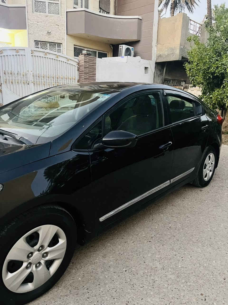 فورتي موديل :2016
رقم ديالى باسمي 
بيقا قطعتين تبديل بلاد مو تجاري 
وقطعتين صبغ فقط رش بدون اي ضرر 
مكينة السيارة بشرط لا تنقيص ولا تبخير 
الكير بشرط لا نضوح ولا مفتوح ولا اي شكال 
والكير AT والمكينة 1800cc دوش انسى الدوانز
مواصفات عادية نضام ECO وتحكم ستيرن شاشة اندرويد
صدر خير من الله 90% 
عليها تايرات جدد تخم كامل 
السيارة ماشية ١١٧ وقابل للزيادة 
السيارة نصبة وتراي ناعم تخبل وشادلها زنون 
مكان السيارة 📍ديالى بعقوبة 
سعر السيارة بـ(١٠٢) وبيها مجال بسيط 
وللاستفسار اكثر 
رقم الهاتف 
وتساب ***********
***********
