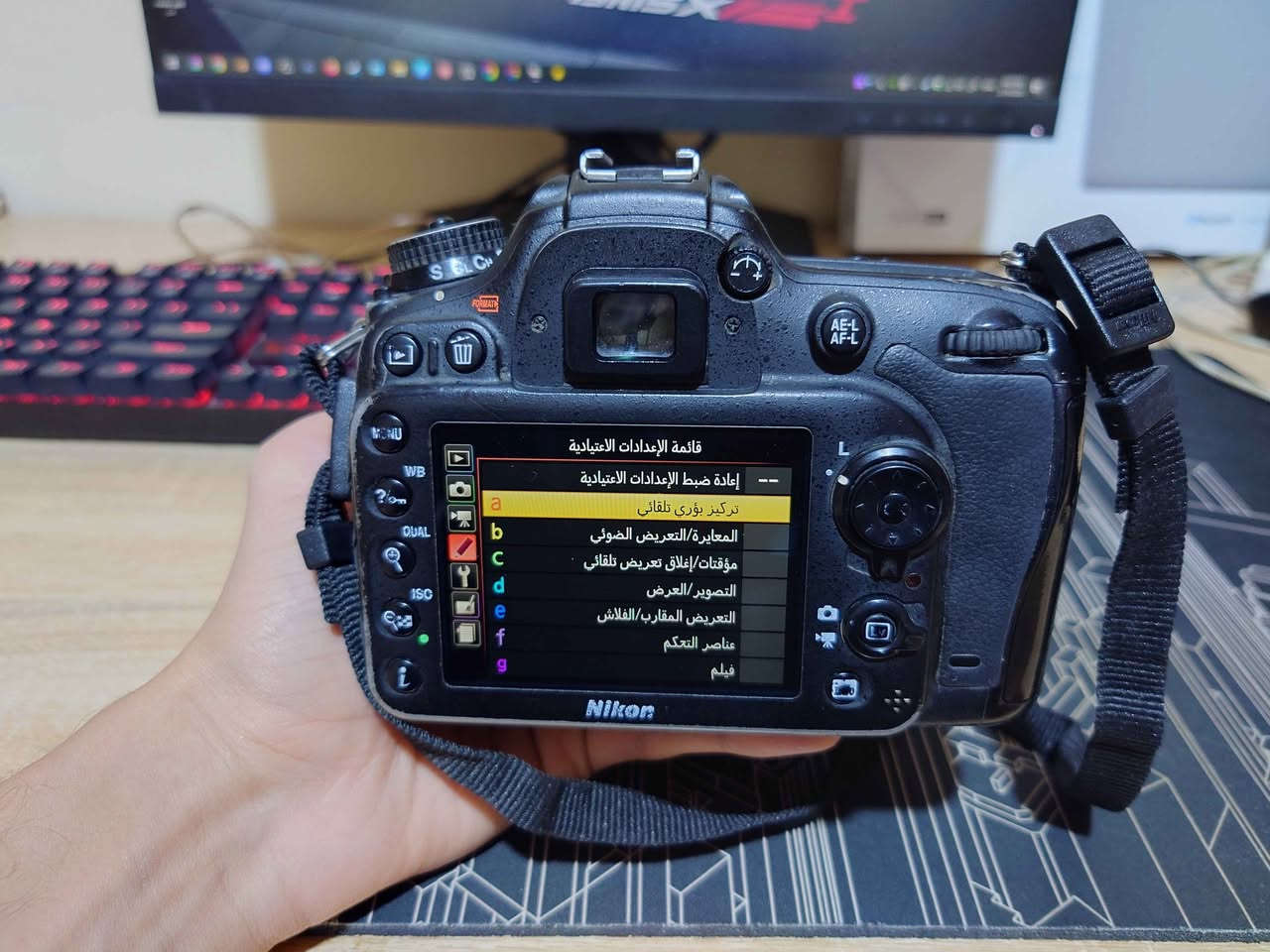 نيكون D7200 

شتر 118k
بدون غطاء بطارية 
حماية العدسة بحالة مثل ما واضح بالصورة بس ما مأثرة اله على فتحه 11 وفوك 
كاميرا رهيبة ما بيها اي اشكال نقصها تنظيف تطلع لكطه
السعر 550 وبيها مجال حك جية وتوصيل موجود 5 لكل محافظات 

الملحقات 
عدسة 18 140 vr
بدي d7200
رام 64 
شاحن وبطارية الاصليات 
وجنطة نيكون النعمانية, واسط


**إذا كنت صاحب هذا الإعلان وتريد حذفه لأي سبب، رجاءا أرسل رسالة إلى الدعم الفني**