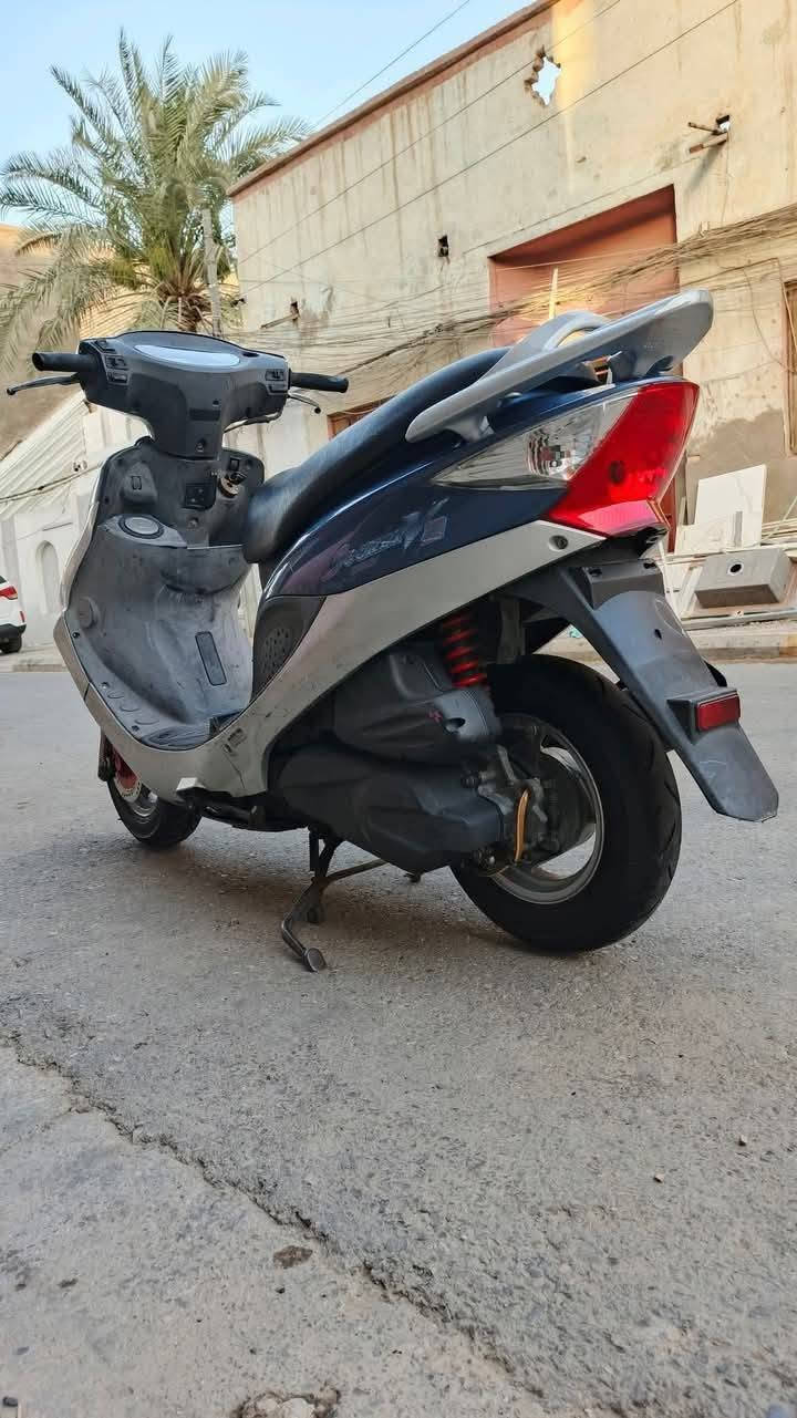 كامكو ياباني V2 سرعته 140 مفتوحه مره واحده شرط نزلتها رمبه اني على ايدي دراجه خير من الله بس شادلها صالنصه رياضي دراجه خير من الله فول كلشي شغال عنواني كوت سعر 450
***********
***********
