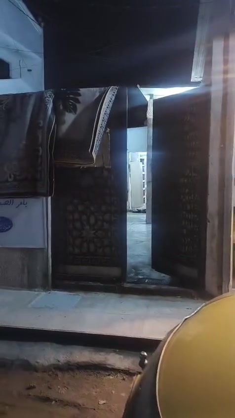 السلام عليكم اخوان من رخصت مدير الكروب بيت مساحه 99 واقع حال 100 بيت ركن  بغداد المشتل مجاور النفط مجمع فدك كهرباء وطني عدد ٢ ماء مجاري البيت كامل من كل النواحي البيت المحل والاستقبال والمطبخ سندويش والغرفه صب مسلح السعر ٣٩ وبيه مجال حك الجيه الاتصال ***********
