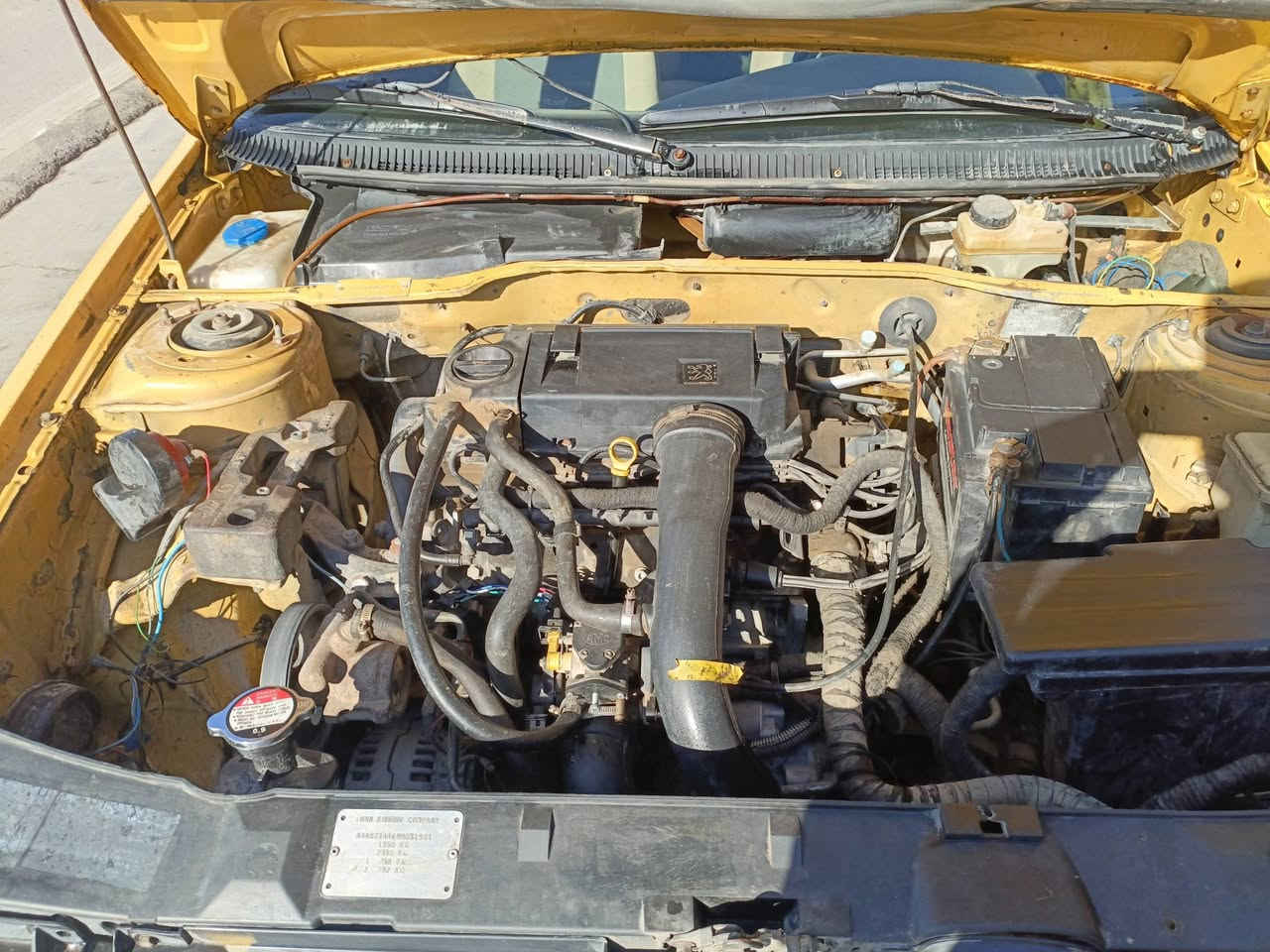 السلام عليكم  
بيجو 405. 
موديل 2013.
سنوية لل27.
كير ومكينه خير من الله.
مصفره هيئة وغرامات . 
مكان ديالى/بعقوبة /كنعان 
 رقم بغداد انكليزي 
سعر 30 بيها مجال بسيط . 
***********
