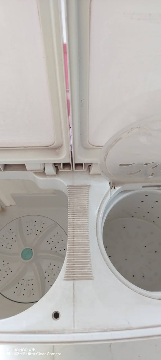 للبيع غساله ١٠ كيلو نوع رويال شغاله ونظافه تجفيف وغسل السعر ٣٥ مكان القادسيه الاتصال***********
